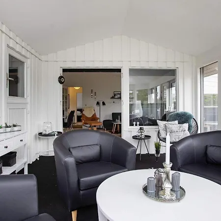 Holiday Vaeggerlose Lxxiv Casa vacanze Bøtø By